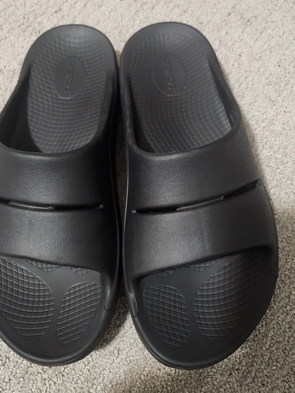 OOFOS Men's Black Slip-On Recovery Clog